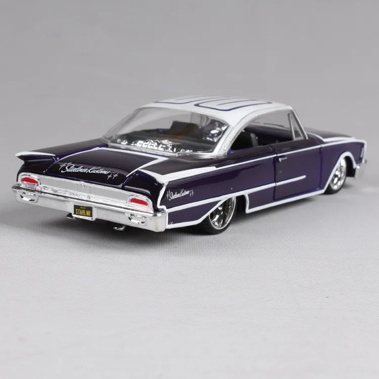 

1/24 1960 Ford Old Car Simulation Refit Vehicle Model