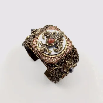 

Amorita boutique vintage design Iris bangles
