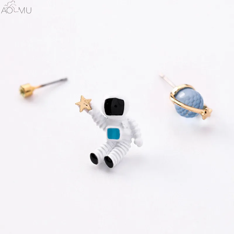 

AOMU 3 piece/set New Fashion Internet Celebrity Astronaut Planet Asymmetry Geometric Small Stud Earrings for Women Girl