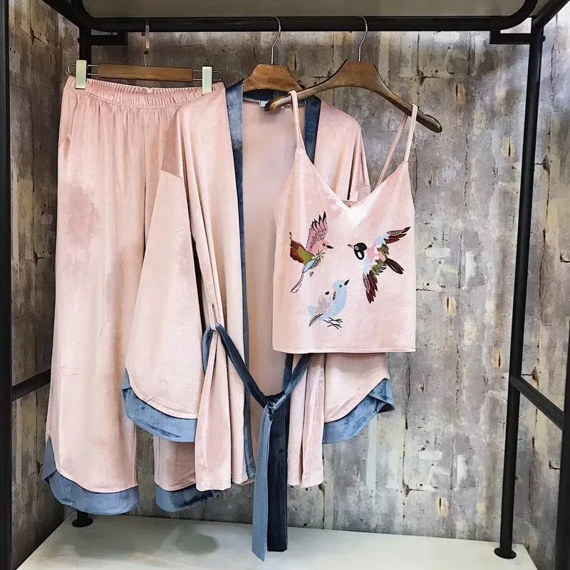 

Birds Pleuche Velvet Pink 3 Pieces Pajama Sets For Women Winter Vintage Sexy Warm Robe Sets Elegant Female Sleepwear E2569