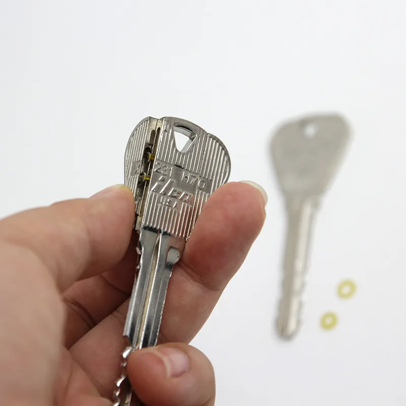 1 set Easy to do Magic Tricks Key into Bottle fold keys close up magic illusion magician gimmick|Волшебные фокусы| |