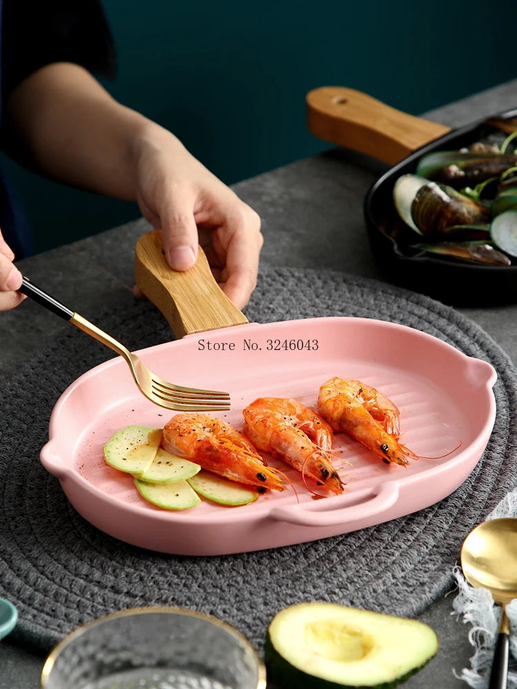 Creative large capacity baking ceramic plate Home kitchen dish with wooden handle flat plate anti-hot black pepper steak plate