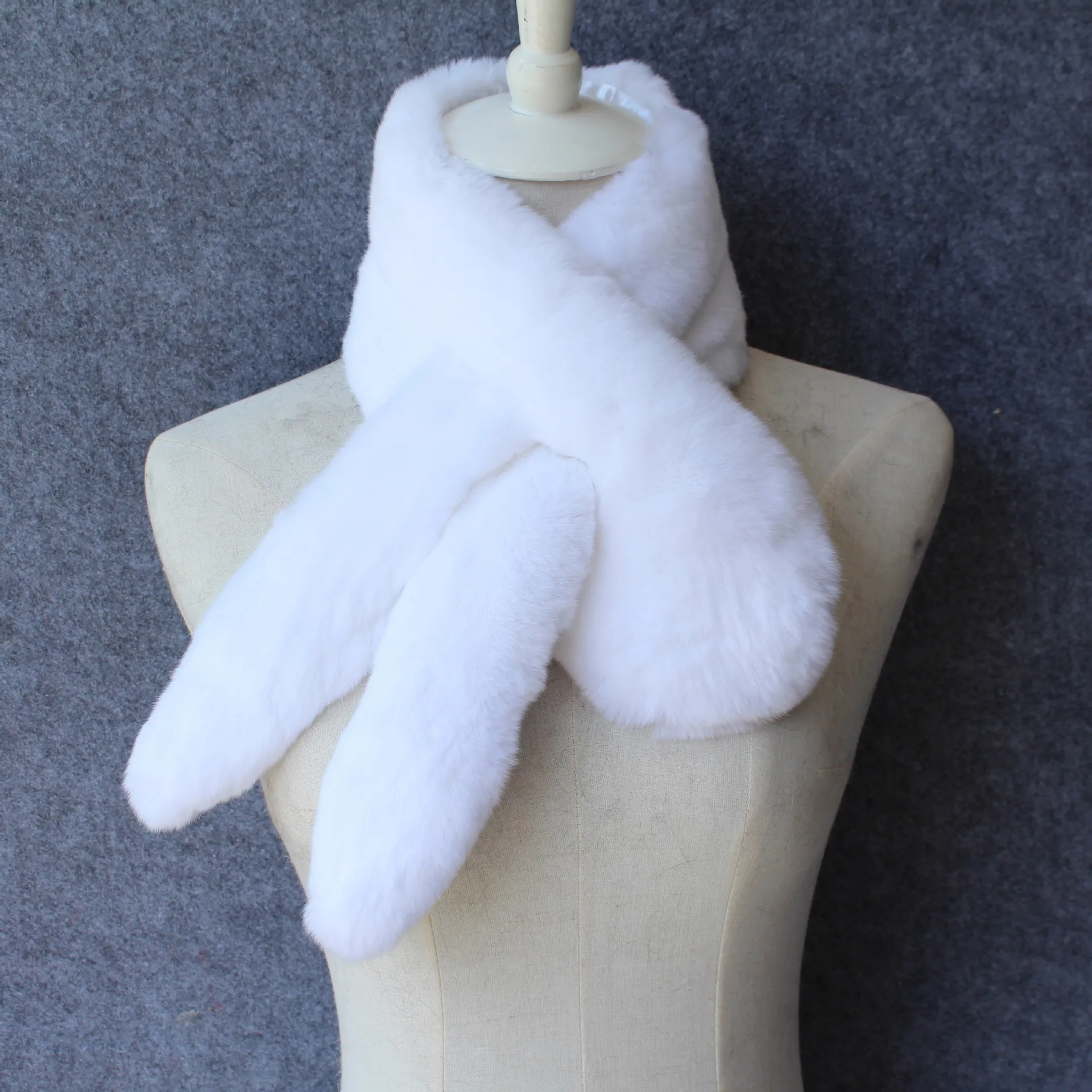 

Scarf female winter shawl thickened in the long section of students dual-use whole skin rabbit collar bib rabbit ears HN177