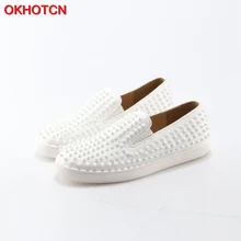 OKHOTCN/Новинка года; мужские белые кожаные удобные лоферы на плоской подошве с заклепками и круглым носком; Мужские модельные свадебные туфли; модная обувь; кроссовки