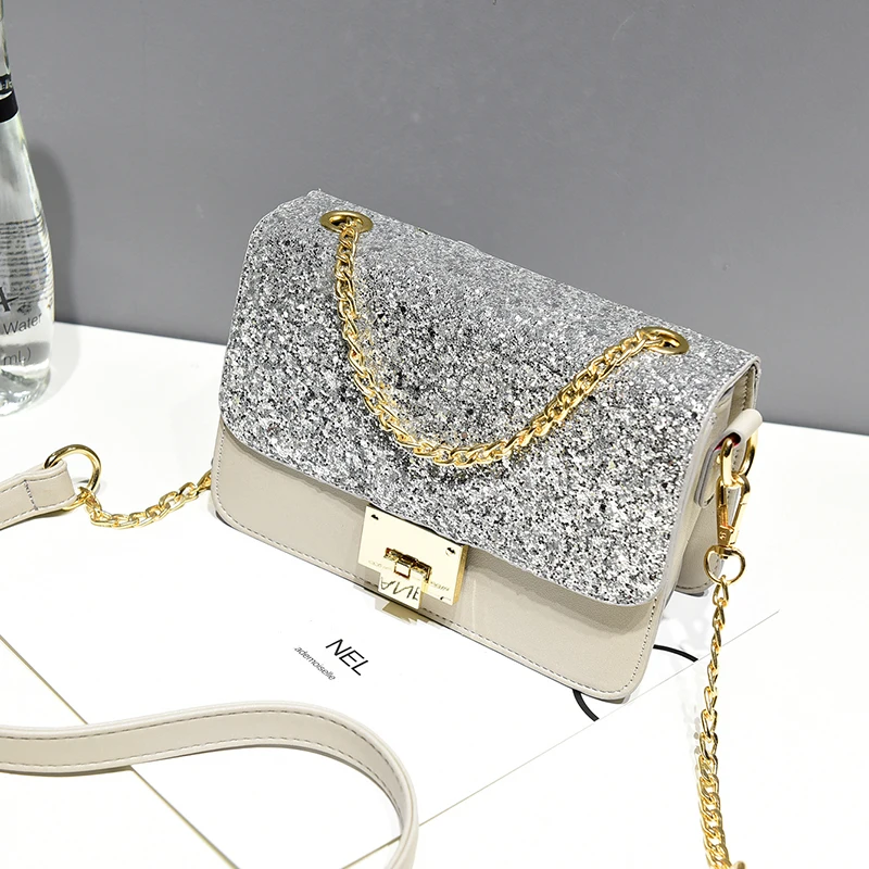 

Yuhua, 2019 new trend women handbags, golden chain bag, fashion Korean version shoulder bag, simple woman messenger bag.