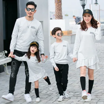 

Family Matching Outfits New Autumn Mother Daughter Father Son Daughter Cotton Causal Long-Sleeved T-shirts Family Clothing Set