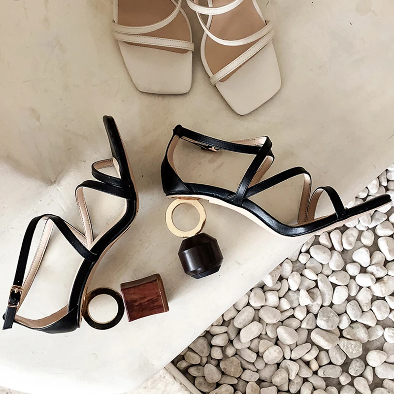 Дизайнерские сандалии-гладиаторы; женская обувь с открытым носком и узким ремешком на щиколотке; обувь на необычном высоком каблуке; женская обувь для вечеринок