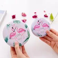 

Flamingo tinplate circular collection box sen animal jewelry box photo on the table