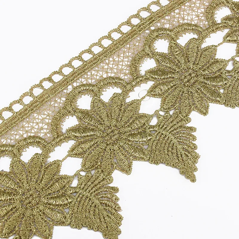 gold trim 1582 (4)