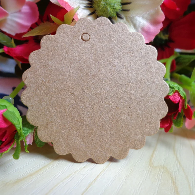 

100pcs Dia.5cm Round Brown Blank Paper Gift Tags Hang Tag with Scalloped Edge Retro Kraft Paper Cards Label DIY Bookmark