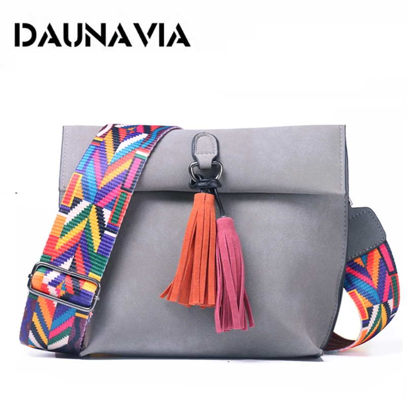 DAUNAVIA العلامة التجارية المرأة حقيبة ساعي Crossbody حقيبة شرابة حقائب كتف الإناث مصمم حقائب النساء أكياس مع الملونة حزام DAUNAVIA العلامة التجارية المرأة حقيبة ساعي Crossbody حقيبة شرابة حقائب كتف الإناث مصمم حقائب النساء أكياس مع الملونة حزام