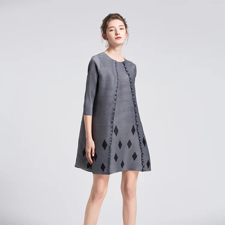 

Plus Size Dress Woman Spring Autumn Geometric Miyake Pleats Round Neck Three Quarter Sleeves Loose A-Line Short Dresses Female