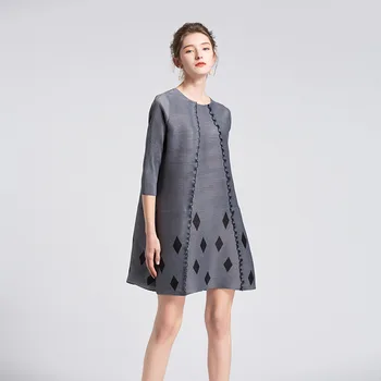 

Plus Size Dress Woman Spring Autumn Geometric Miyake Pleats Round Neck Three Quarter Sleeves Loose A-Line Short Dresses Female