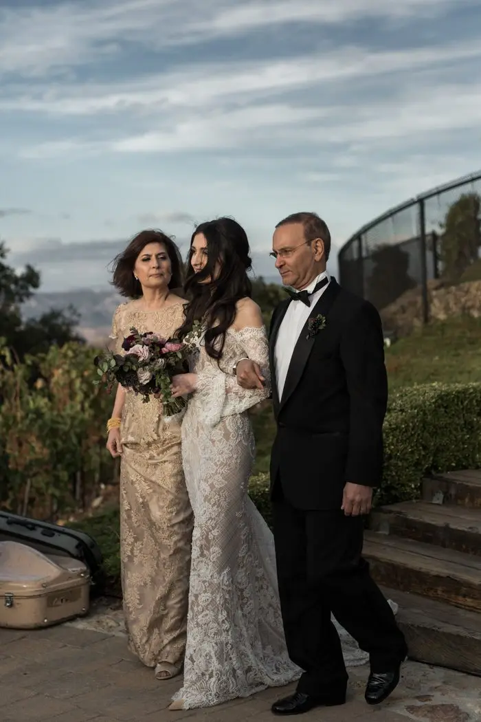 we-cant-decide-which-we-love-more-the-elegant-opulence-or-epic-views-in-this-malibu-rocky-oaks-wedding-katrina-jayne-33-700x1050