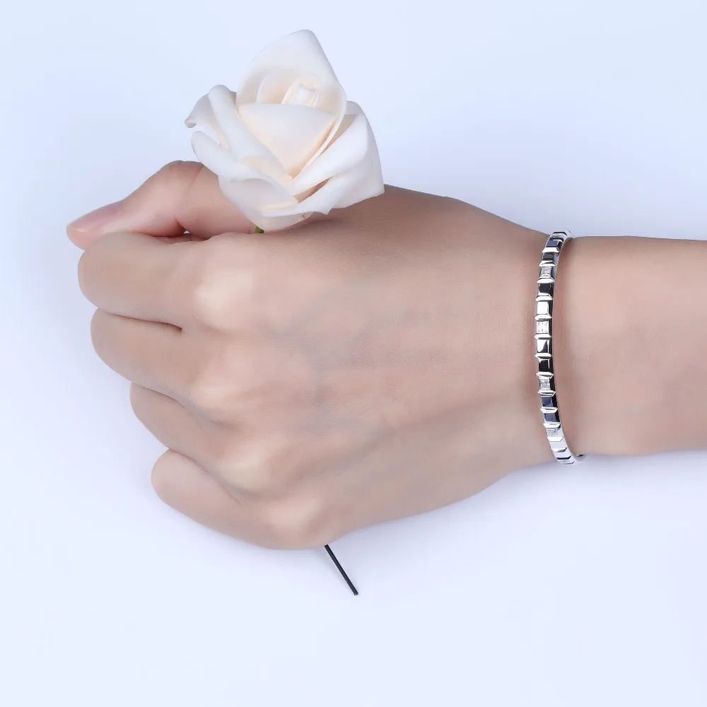 princess-cut-moissnaite-bangle (6)