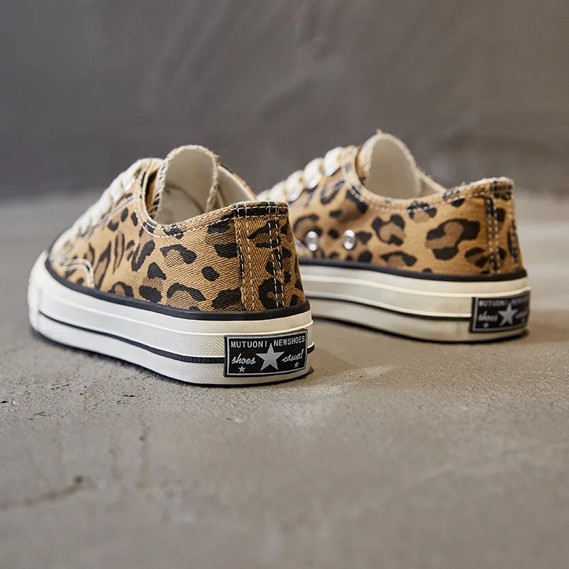 

2019 new fashion casual shoes 100.40
