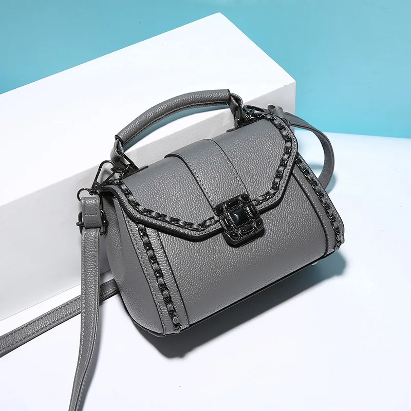 

The new spring and summer 2016 fringed Leather Handbag Shoulder diagonal package Korean dumplings leather small bag lady tide