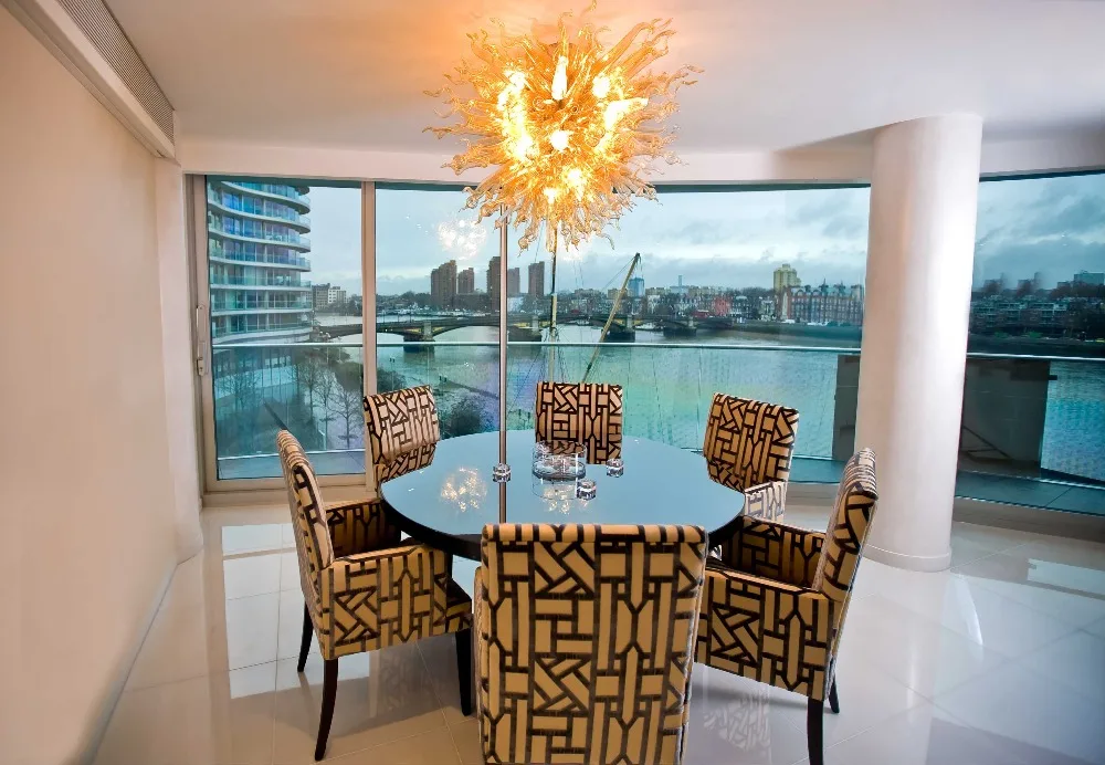 Fancy Table Top Centerpieces Warm Color LED light Source Blown Glass