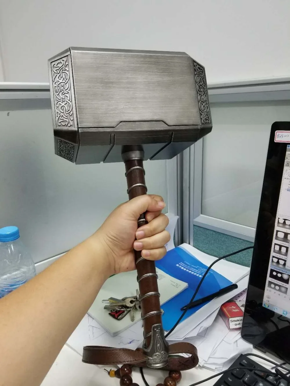 Светодиодный фонарь Thor Hammer's Basement Thor Hammer Мстители Косплей молоток в форме Креста Реплика 1:1 подставка База реквизит(только 1 база) Прямая поставка