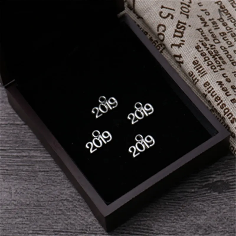 

WKOUD 30pcs Antique Silver Mini 2019 Charm Alloy Pendants For Bracelet Necklace DIY Fashion Metal Jewelry Accessories A580