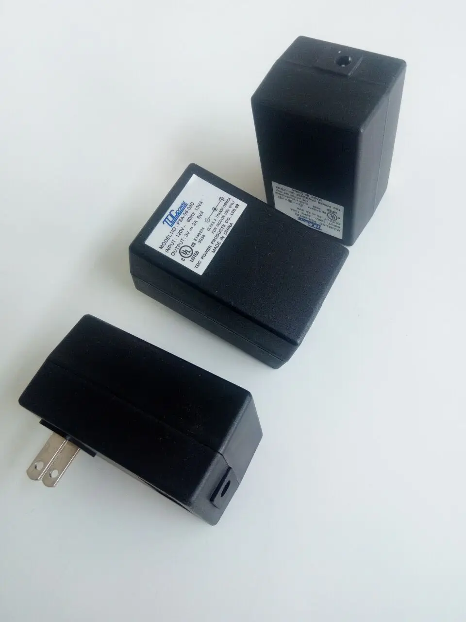 

Free Shipping UL/cUL listed Traditional Plug in type Power Adaptor ( Transformer ) 110-130V AC input, 3V/6VA DC output 5.5*2.1mm