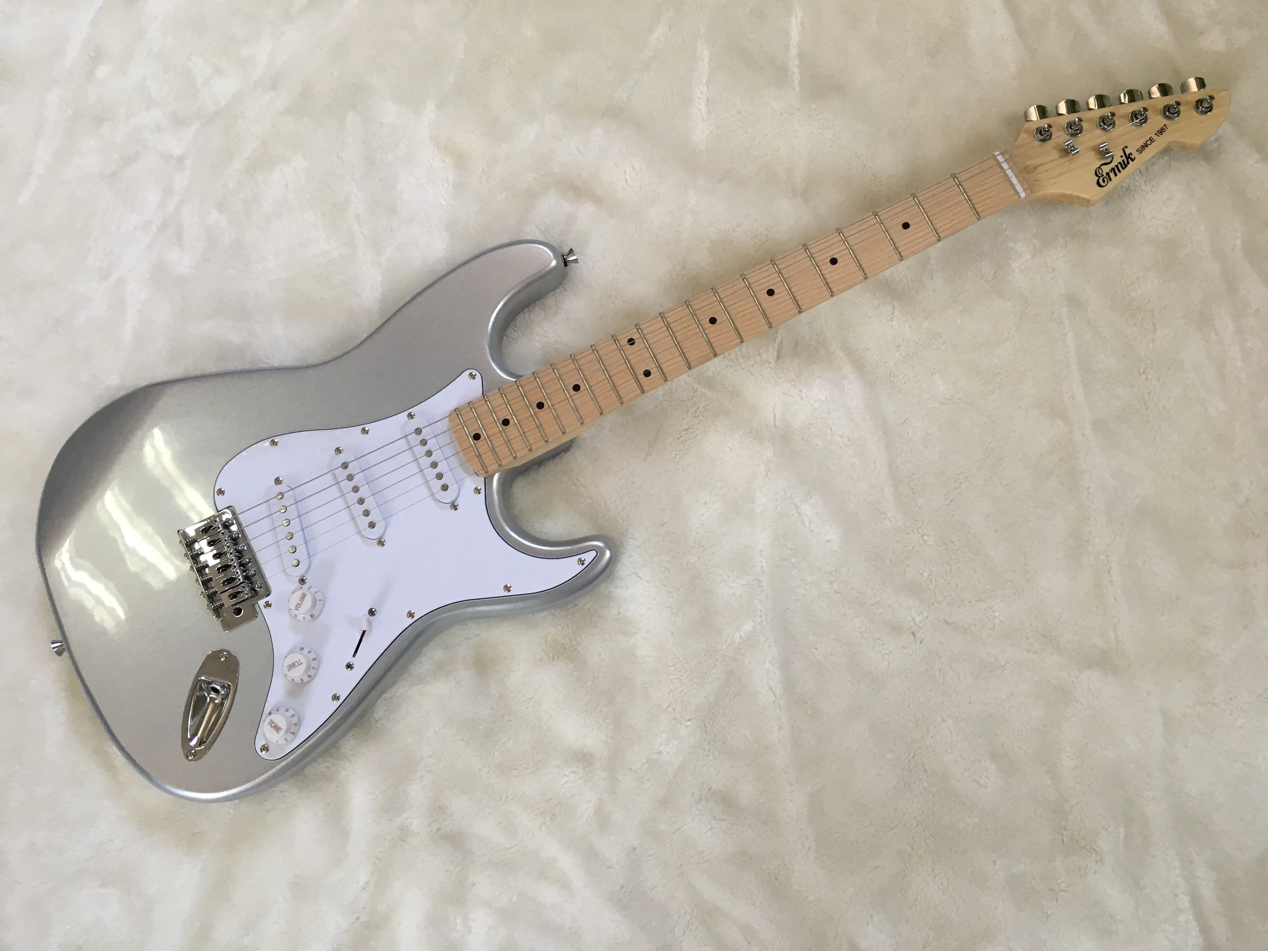 

Electric guitar/2019 new ermik st silvery color guitar/guitar in china