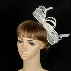 Цвета слоновой кости fascinators с фиолетовым перо украшения Высокое качество шляпки из соломки синамей с вуалеткой большой коктейль шапки