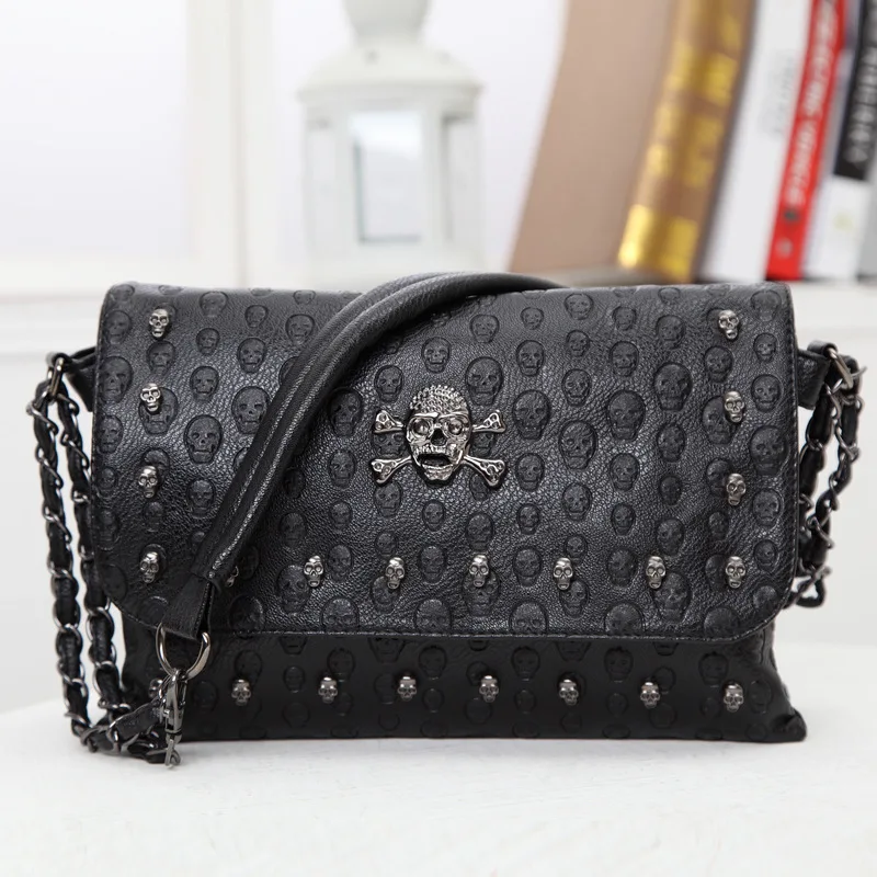 

Fashion Rock Soft Leather Skull Relief Rivets Female Leather Envelope Handbag Vintage Shoulder Messenger Clutches Women Bags 32