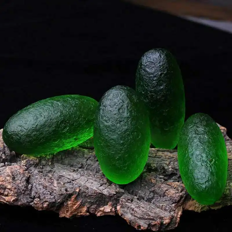 1 шт. 55 г зеленый камень метеорит яйцо ударопрочный чешский