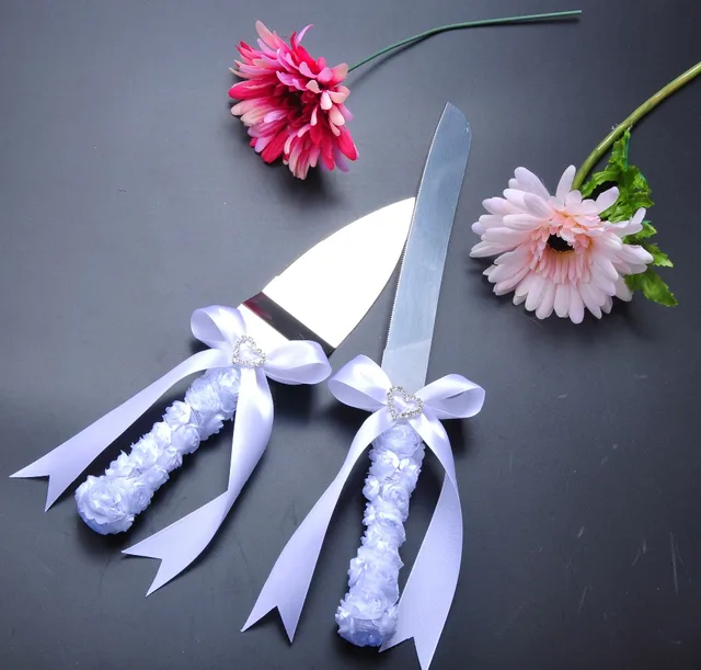 all decorated white ribbon flowers rhinestone wedding cake cutting