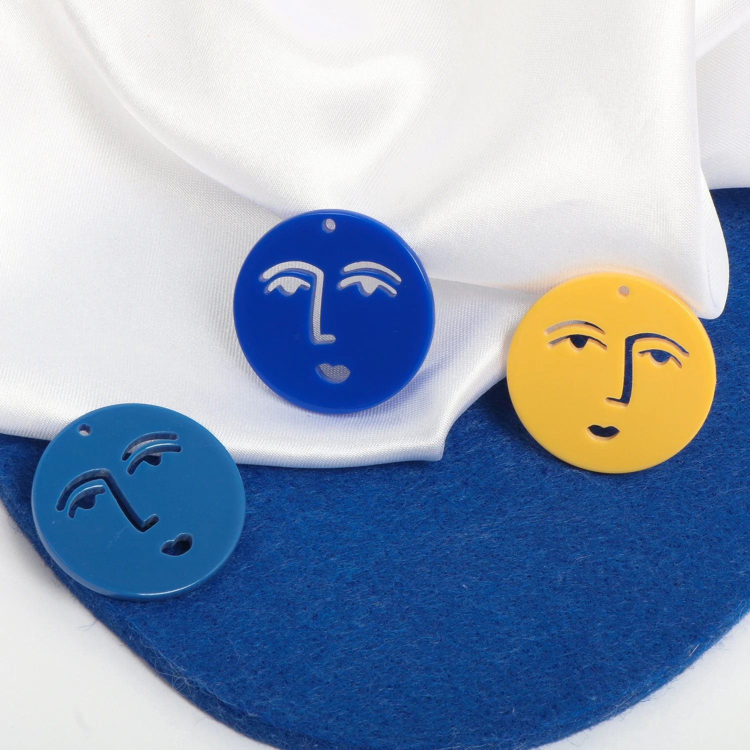 

INS same small round color facial expression interesting acrylic DIY handmade jewelry earring accessories material