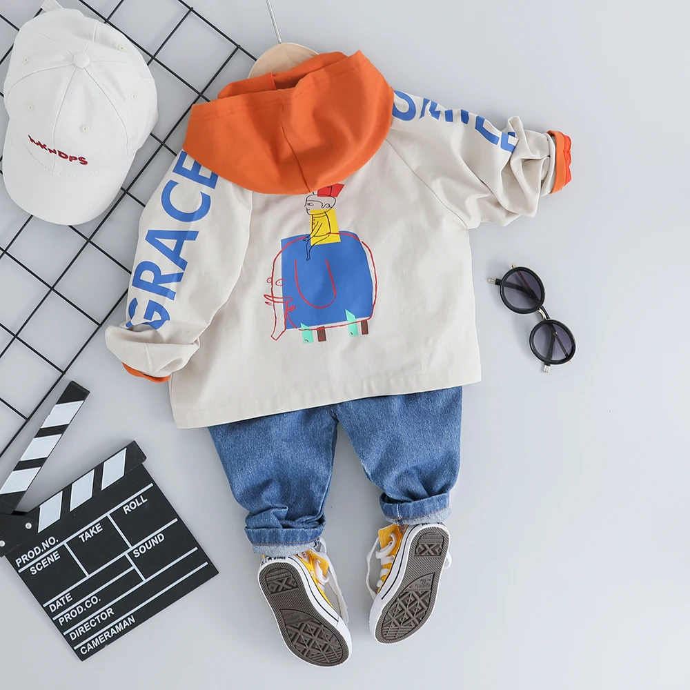 Коллекция года, Осенние костюмы для маленьких мальчиков комплект одежды для маленьких детей, пальто с буквенным принтом футболка с капюшоном и штаны, комплекты Детский костюм