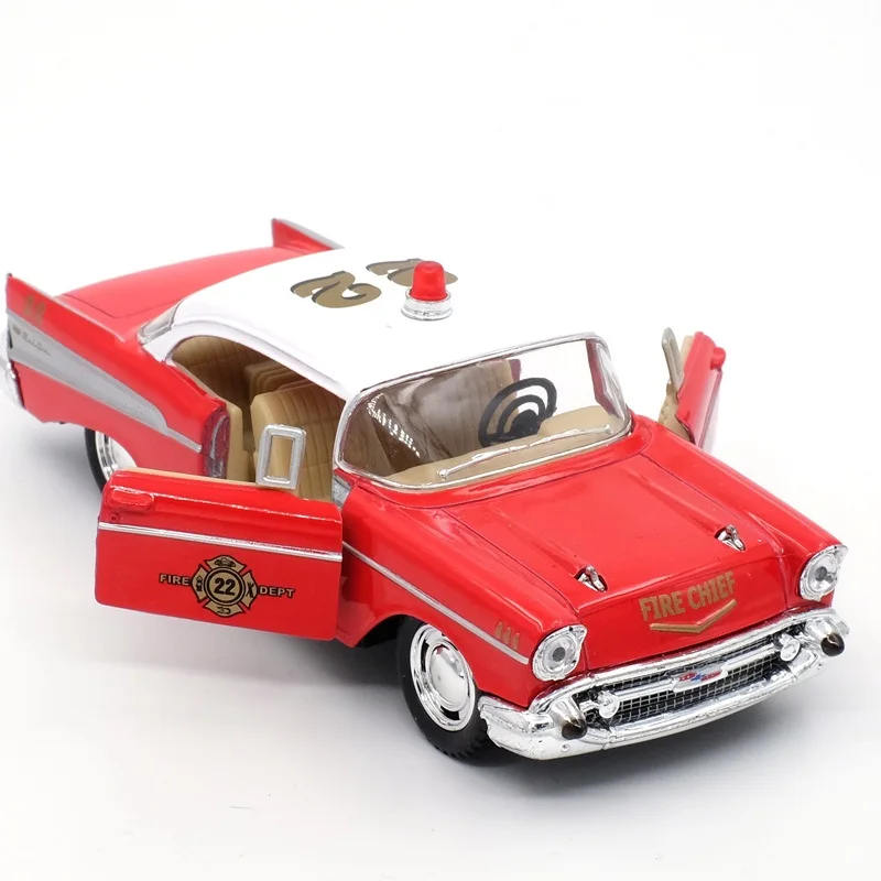 Высокая имитация изысканных литых и игрушечных автомобилей: KiNSMART автомобильный Стайлинг 1957 Chevrolet Bel Air Police CCar 1:40 модель из сплава - Цвет: Fire Chief