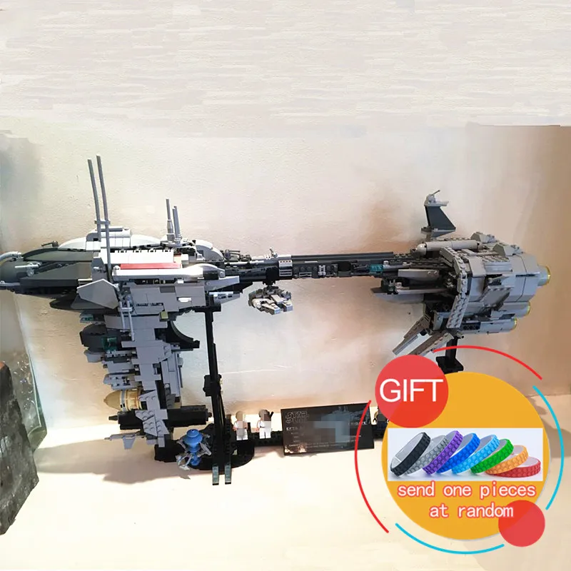 

05083 1736Pcs Star and War MOC Series The Nebulon-B Medical Frigate Set children Educational Building Model Toys lepin