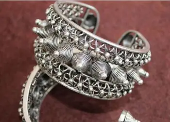 

2 PC Features National Handmade Miao Silver Bracelet Style Fine Jewe Noble FREE Quick