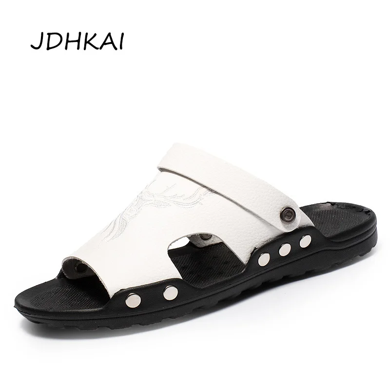

2019 New Arrival Beach Slippers Male Summer Comfortable Lightweight Sandals Deer Print Black White Men Slippers Man Shoe