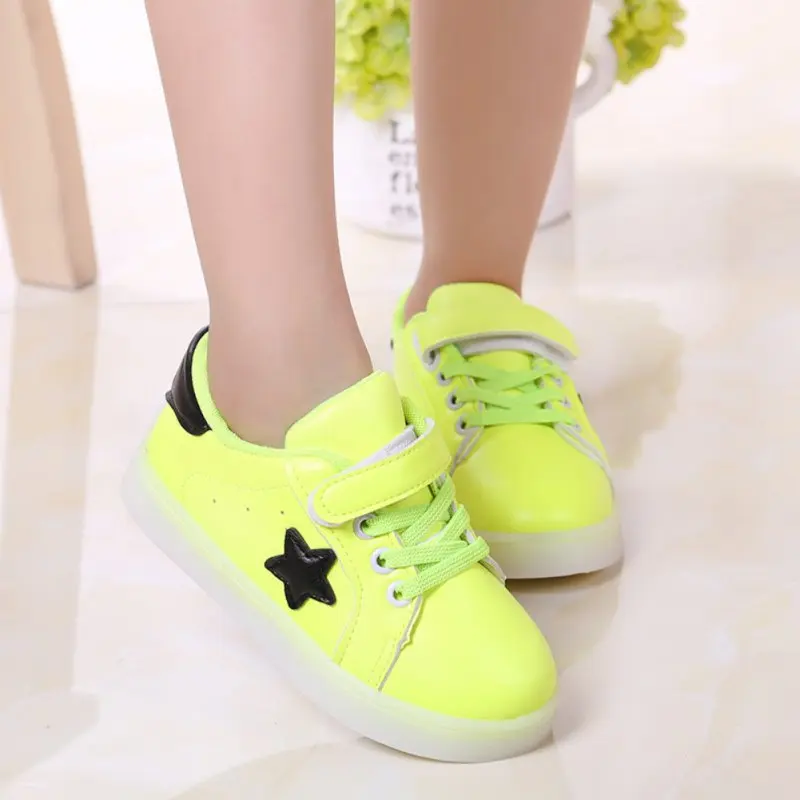 2017 обувь для детей звезда привела Цвет блестящий свет Обувь для девочек Обувь для мальчиков Повседневное тапки Длина 13 до 15 см