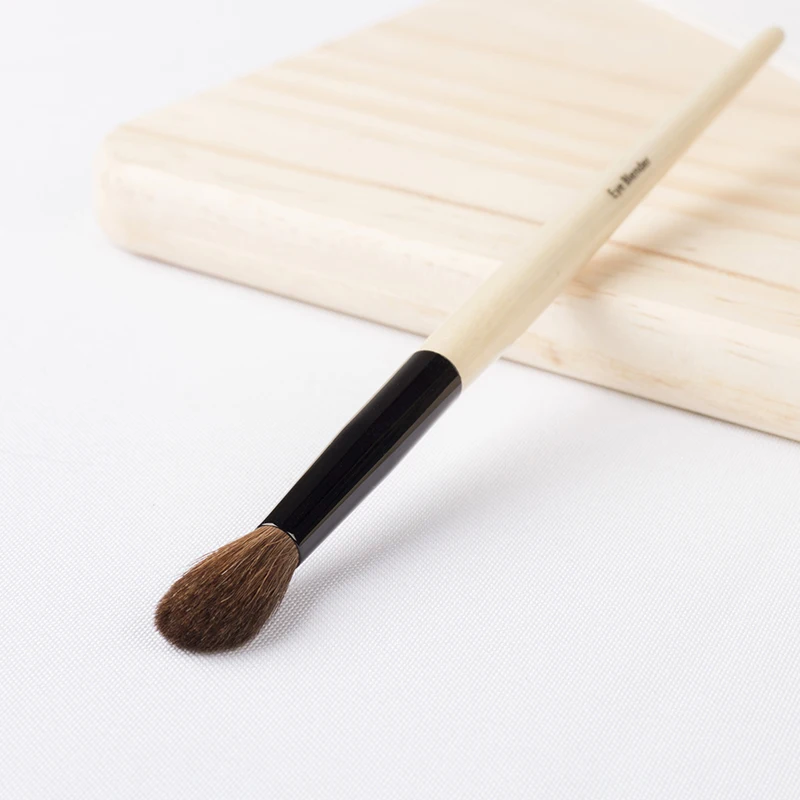 BOBBI BROWN EYE BLENDER BRUSH _ 3