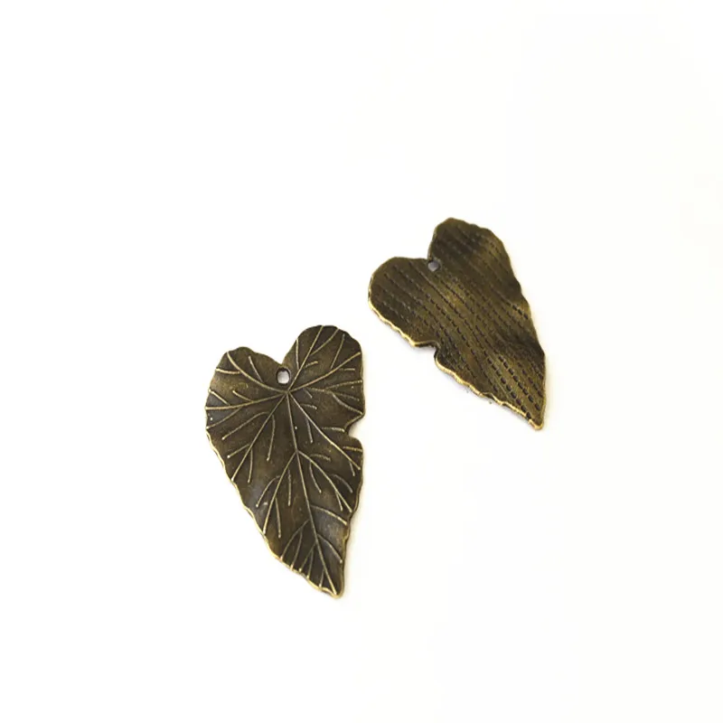 

10Pcs/Lot 25mmx34mm Antique bronze Leaf pendant Necklace Pendant DIY Charm Vintage Mini Charm connector