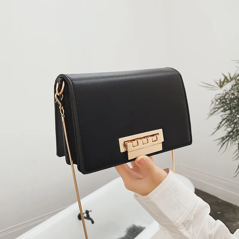 

2019 New Trends European and American fashion lock chain small pack texture temperament dinner package single shoulder bag