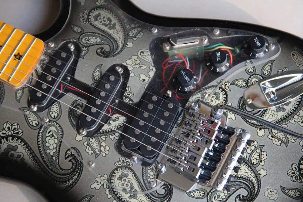 New Arrival Fr STR electric guitar 3 pickups Guitarra electrica Transparente pickguard in black 111120