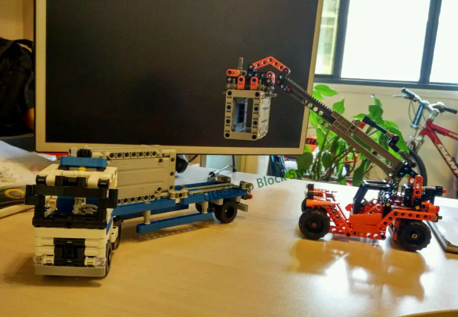 LEPIN 20035 631Pcs Technic series The Container Trucks and Loaders Building Blocks Bricks kids font b