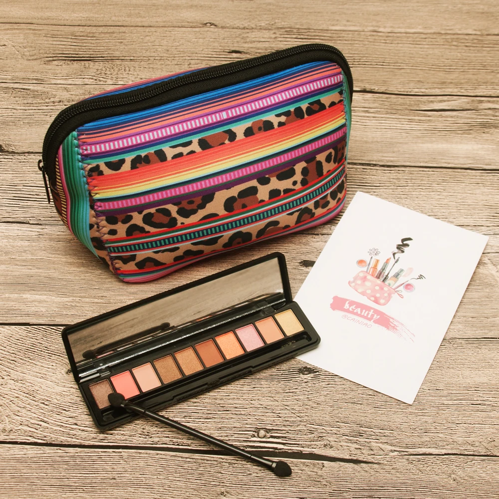 

Neoprene Serape Prints Triangle CLutch, Wholesale Cactus And Leopard Designs Cosmetic Case,Bridemaid Makeup Bag DOMIL-1010529