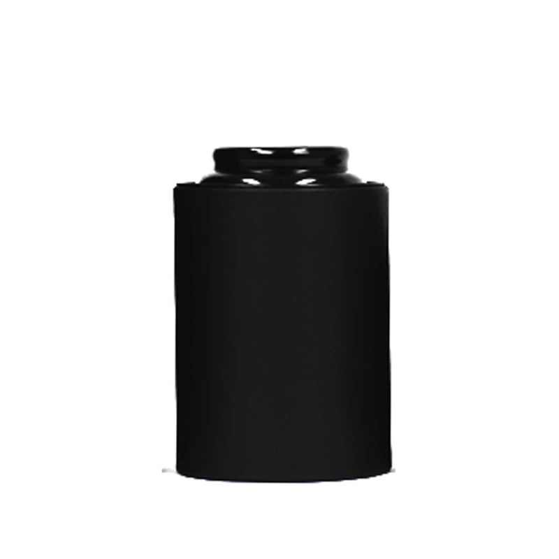 black round box (1)