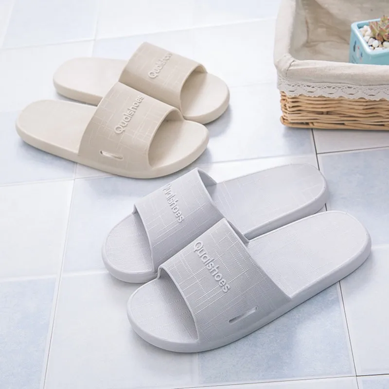 

2019 Arrival Summer Men Stripe Flat Bath Slippers Summer Stripe Flat Bath Slippers Summer Sandals Indoor & Outdoor Slippers new