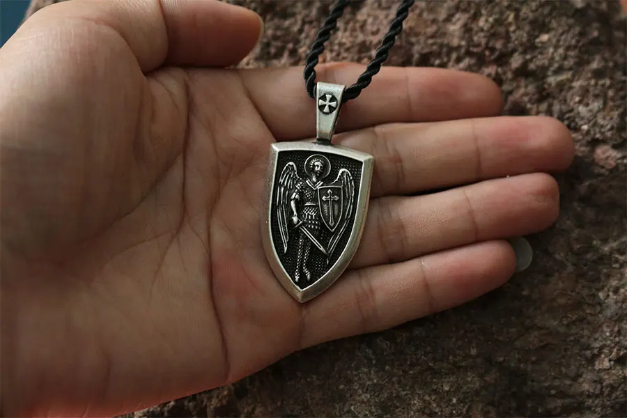Collar colgante orhodox ruso para hombre, Arcángel de San Miguel, protección del Santo escudo, 10 piezas, venta al por mayor|necklace charm pendants|saint pendantssaint michael pendant - AliExpress