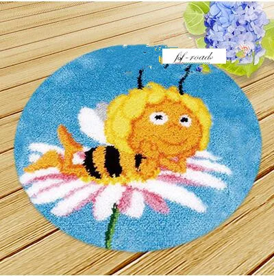 

Hot 3D Latch Hook Rug Kits DIY Needlework Unfinished Crocheting Rug Yarn Cushion Mat Bee Lovers Embroidery Carpet Free Shipping