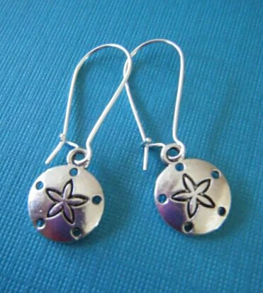 50 Pair Hot Wholesale Fashion Jewelry Vintage Silver Small Sand Dollars Charm Pendants Earrings Circle For Womens B697 | Украшения и