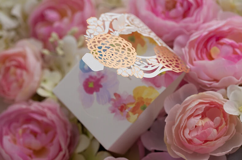 Бумажная лазерная резка коробка для сладостей с бабочкой персонализированные золотые свадебные коробки для конфет Роскошные вечерние принадлежности свадебные подарочные коробки