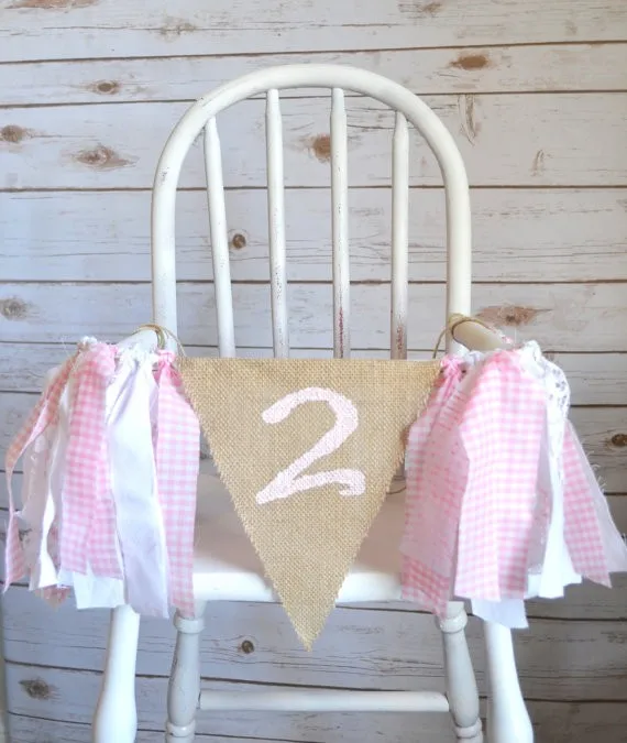 Розовый стульчик принцессы на второй день рождения флаг с 2 флажками из мешковины